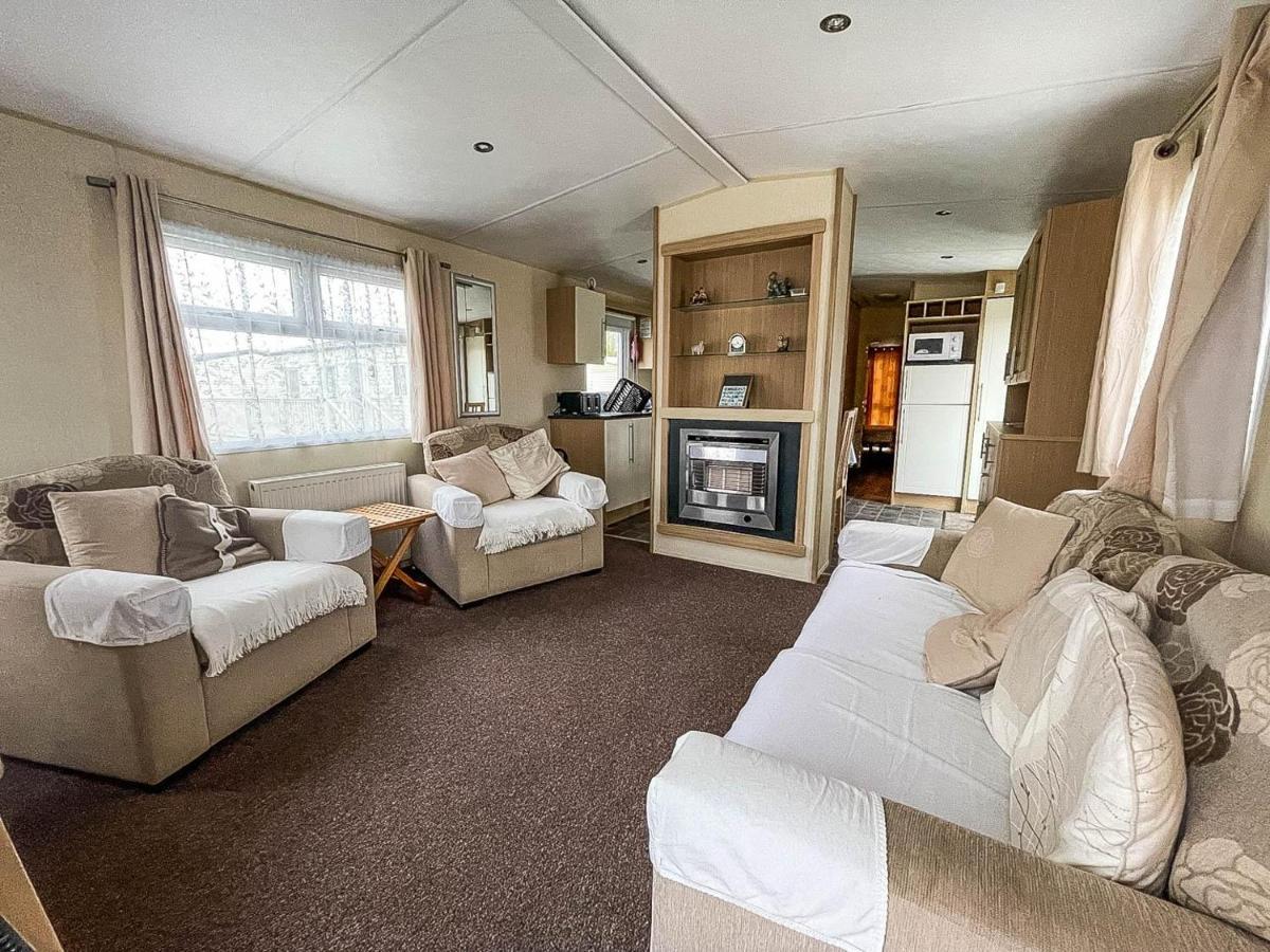Lovely Caravan With Decking At Heacham Beach In Norfolk, Sleeps 6 Ref 21020C Kültér fotó