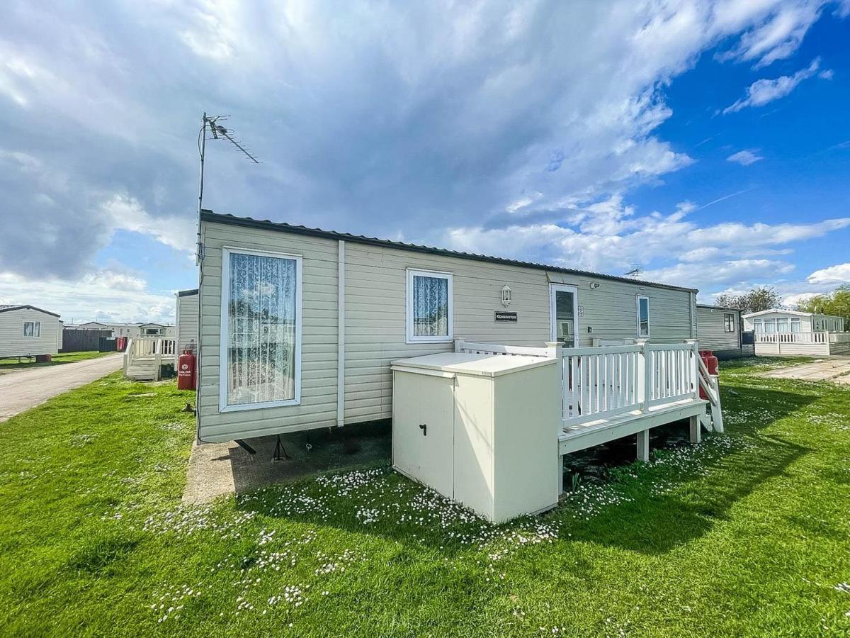 Lovely Caravan With Decking At Heacham Beach In Norfolk, Sleeps 6 Ref 21020C Kültér fotó