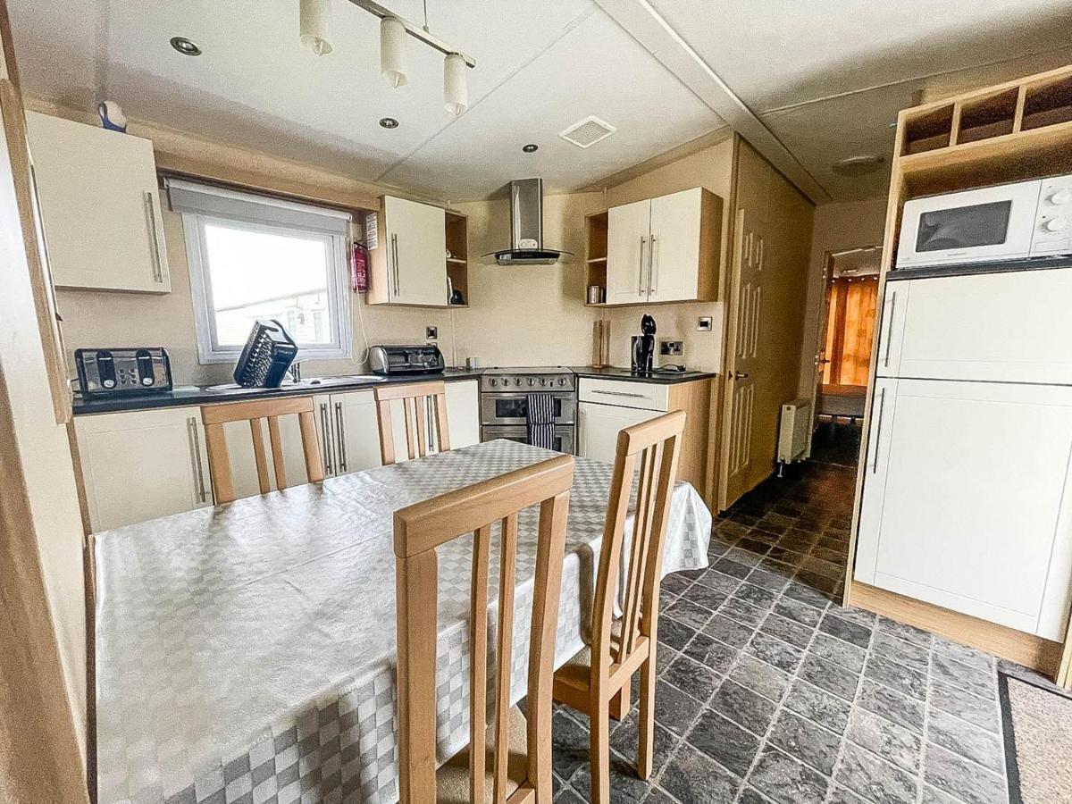 Lovely Caravan With Decking At Heacham Beach In Norfolk, Sleeps 6 Ref 21020C Kültér fotó