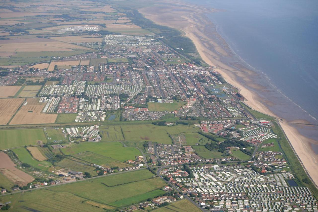 Lovely Caravan With Decking At Heacham Beach In Norfolk, Sleeps 6 Ref 21020C Kültér fotó